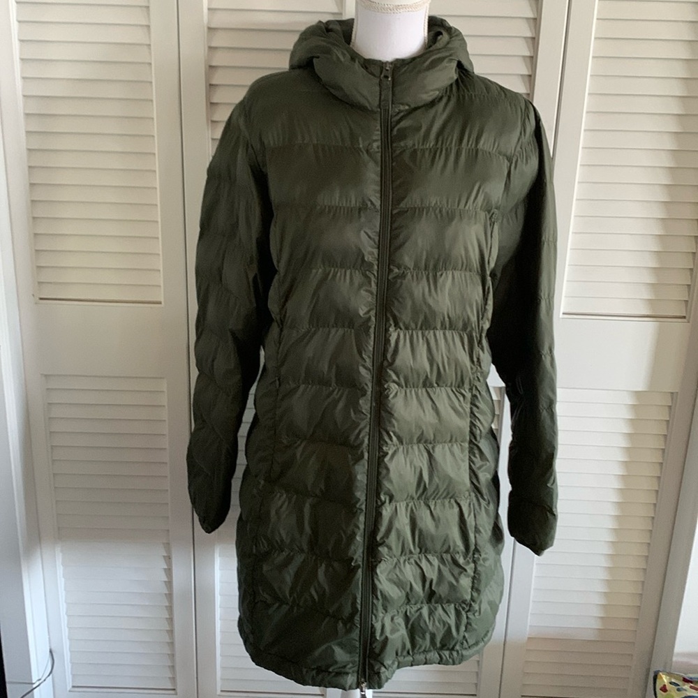 Amazon Essentials Women's Lightweight Water-Resistant Hooded Puffer Coat Size XL